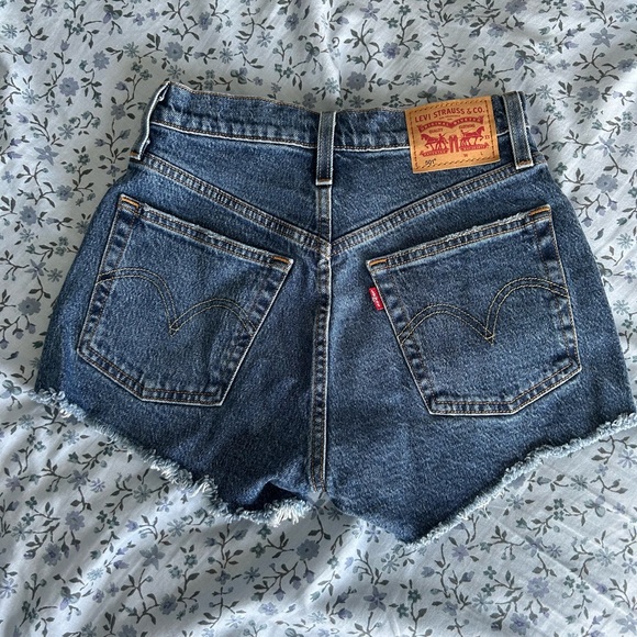 Levi’s Jean Shorts - Picture 3 of 3